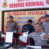 Kasubag Humas Polres Kuningan Aiptu Aan Arifin saat menggelar ekspos di Mapolres setempat